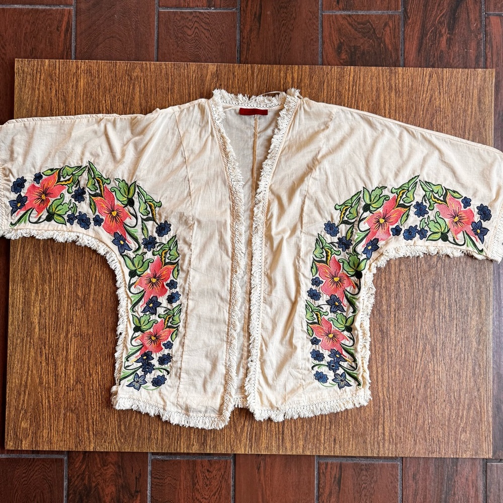 SIGNATURE8‎ Ecru Tassel Trim Open Front Short Kimono Top Embroidered Flowers S